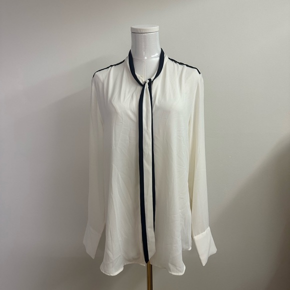 Banana Republic Women’s Cream & Black Dress Shirt Size Medium - Picture 5 of 7